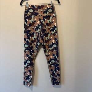Balance Athletica/ Vitality Asend Pant Camo Leggings in Navy, Tan & Light Blue M